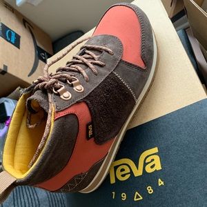 Teva Highside '84 Mid Shoe. Size 10 & 11 women’s